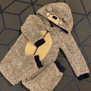 💥3/$25💥 Cuddly bear onesie 🐻